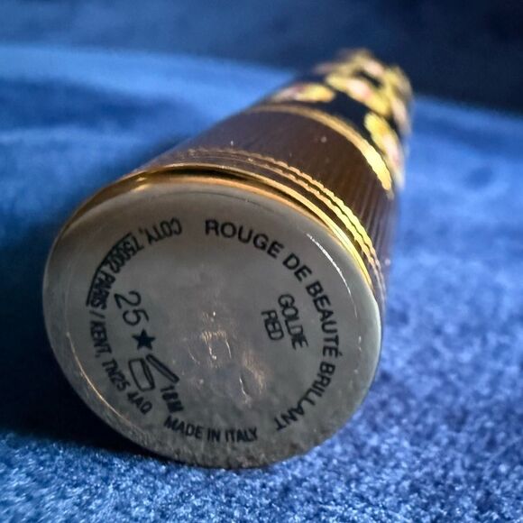 GUCCI ROUGE DE BEAUTÉ BRILLANT – GOLDIE RED 25 | GLOW EDITION - Picture 11 of 17